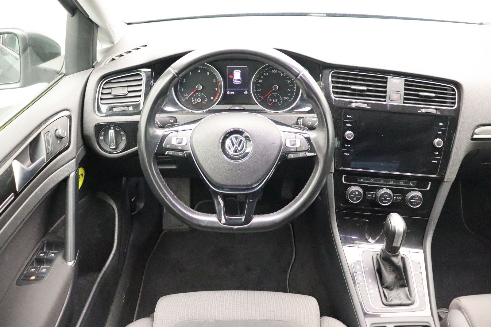 Fahrzeugabbildung Volkswagen Golf VII Lim. 1.5  Highline DSG ACC LED Kamera