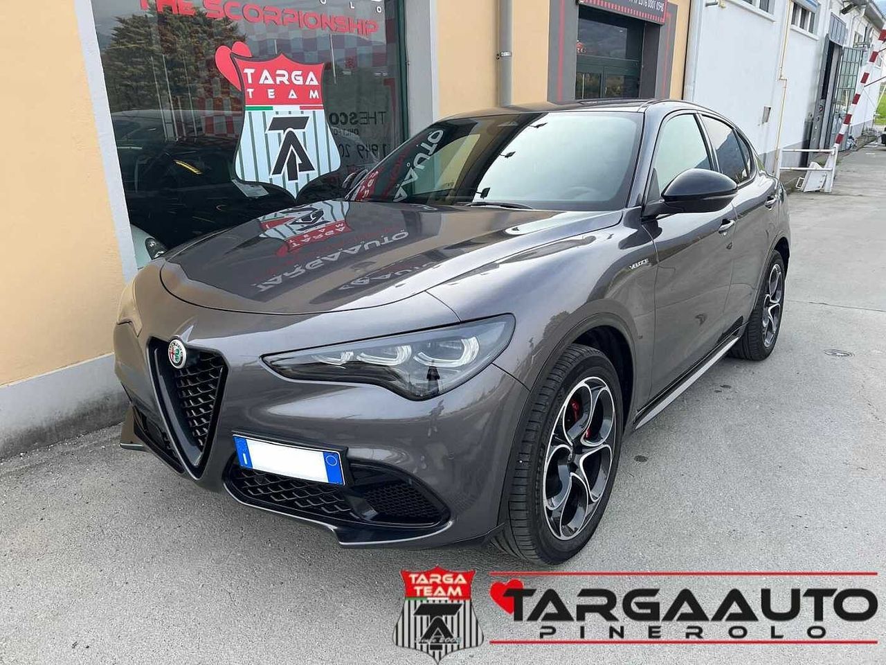 Alfa-Romeo Stelvio - 1
