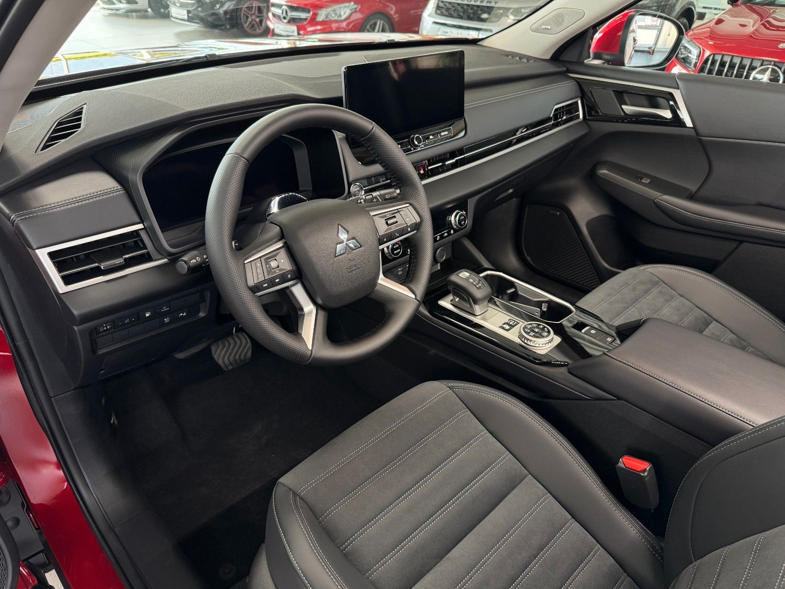 Fahrzeugabbildung Mitsubishi Outlander 2.4 PHEV 4WD Diamant PLUS
