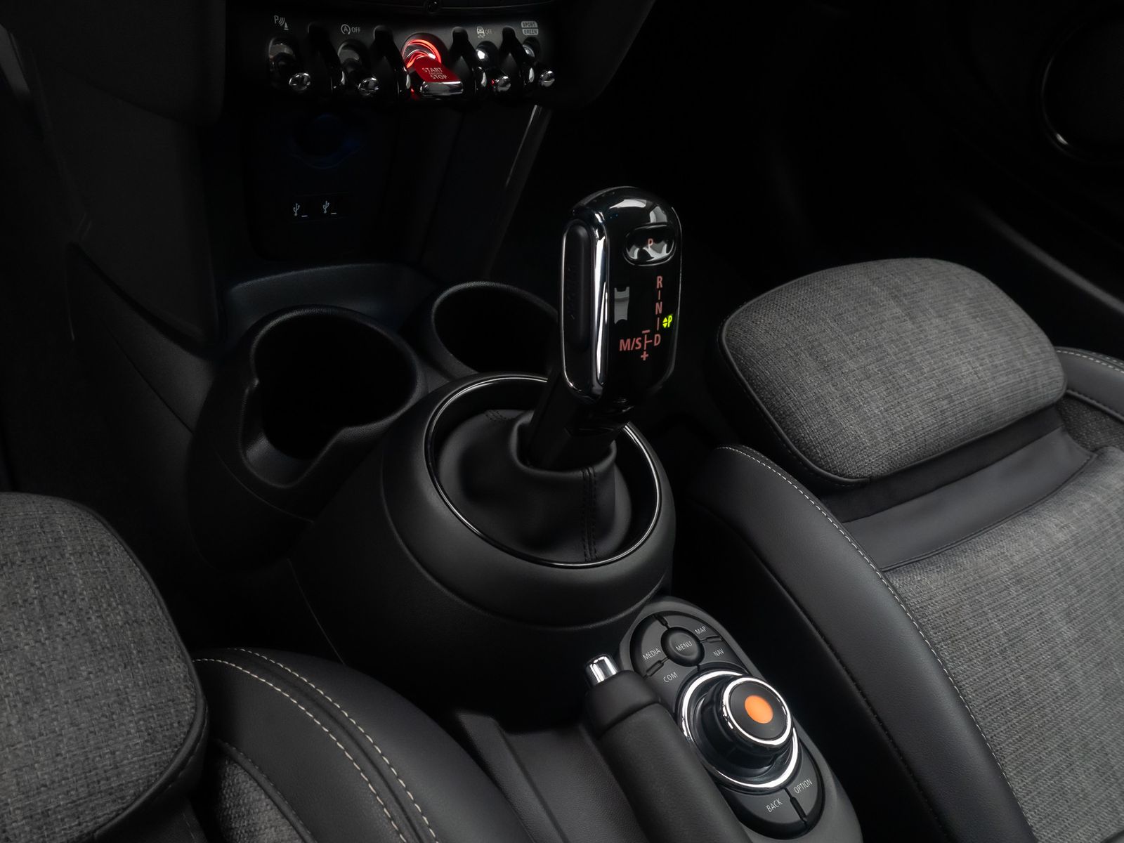 Fahrzeugabbildung MINI COOPER ACC AppleCar DriveAs DAB Teilleder Sport