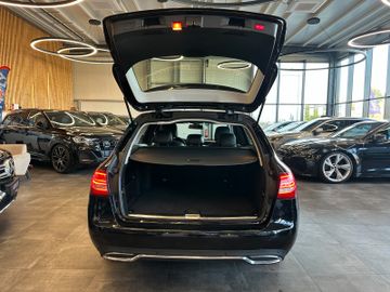 Mercedes-Benz C 180 *TÜVSERVICE NEU*TEMPO*NAV*LED*SZHZ*