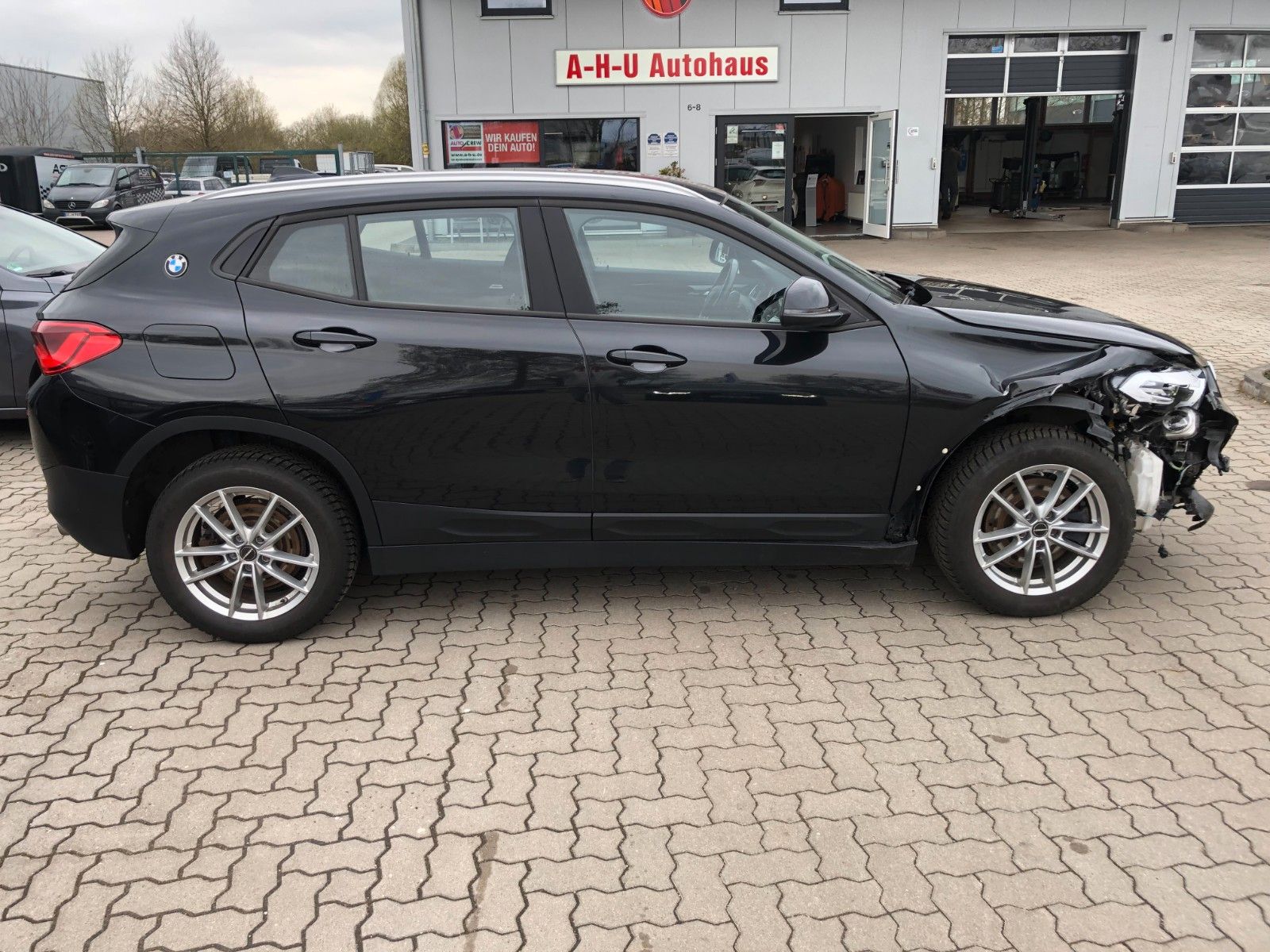 Fahrzeugabbildung BMW X2 sDrive 20 i Advantage Frontschaden