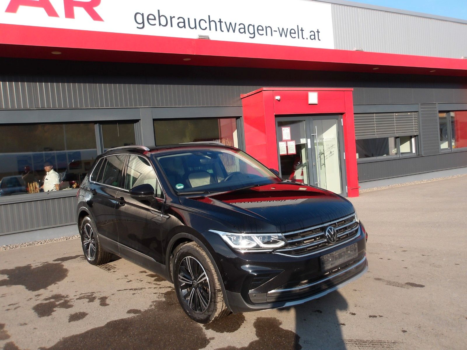 Volkswagen Tiguan Elegance "AHV,GLSD" EXP € 17990.-- imagem 3