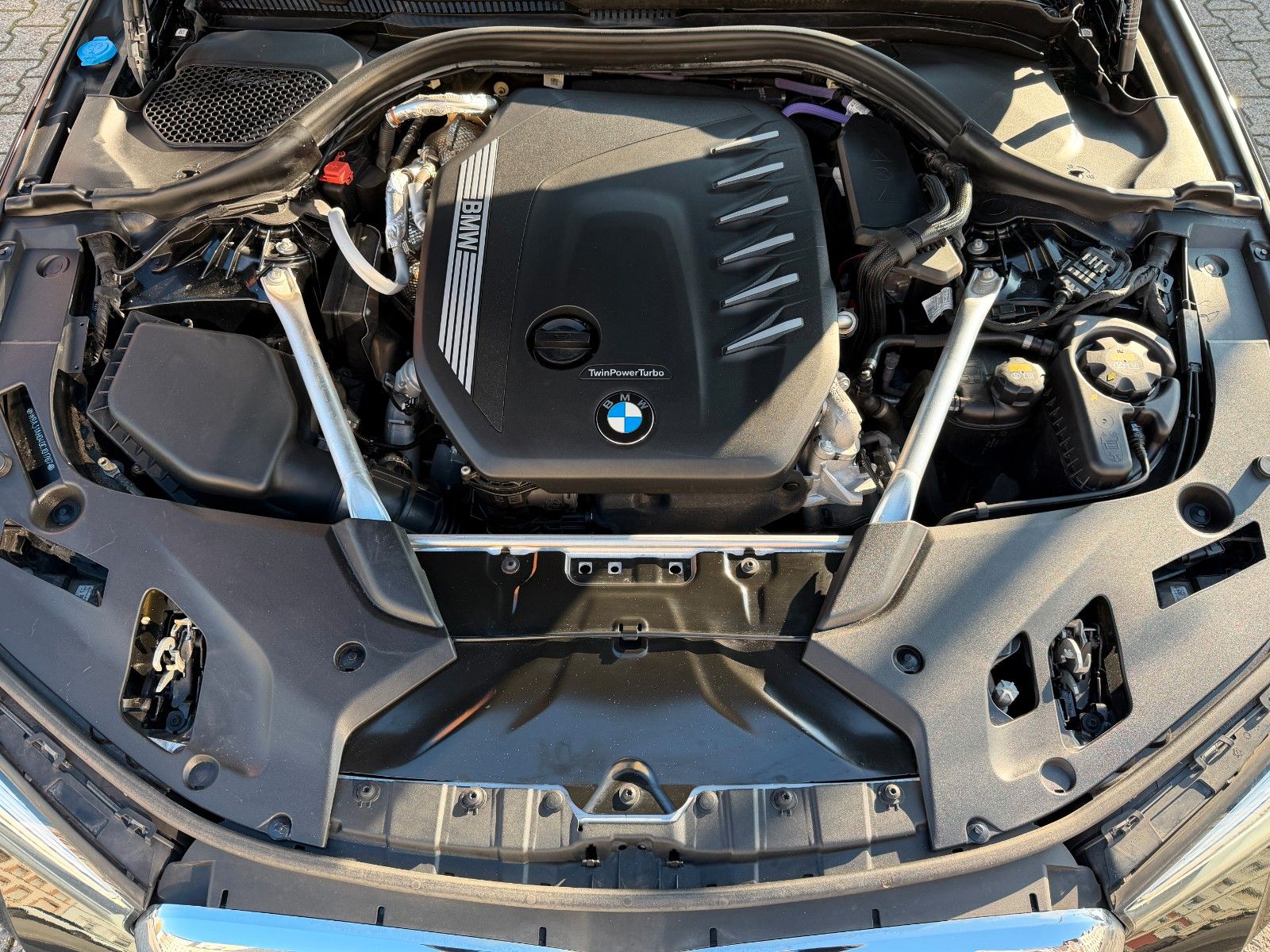 Fahrzeugabbildung BMW 530 d xDrive M SPORTPAKET STANDHEIZUNG KAMERA