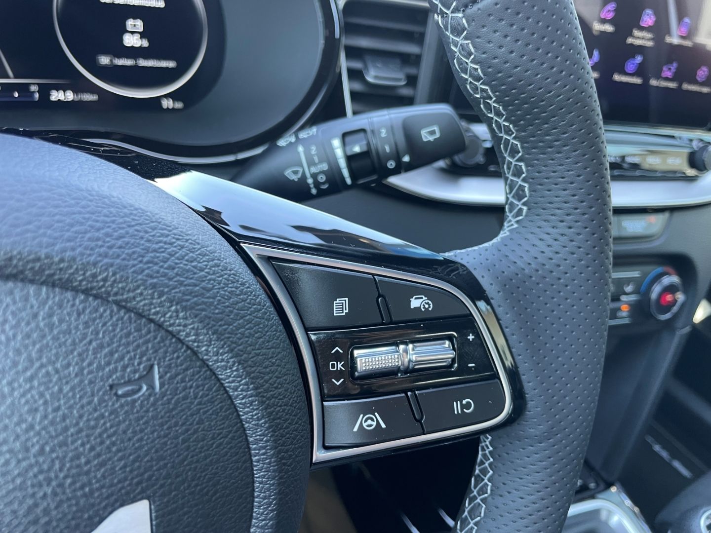 Fahrzeugabbildung Kia Ceed GT Line LED JBL Kamera totWinkAss Memory