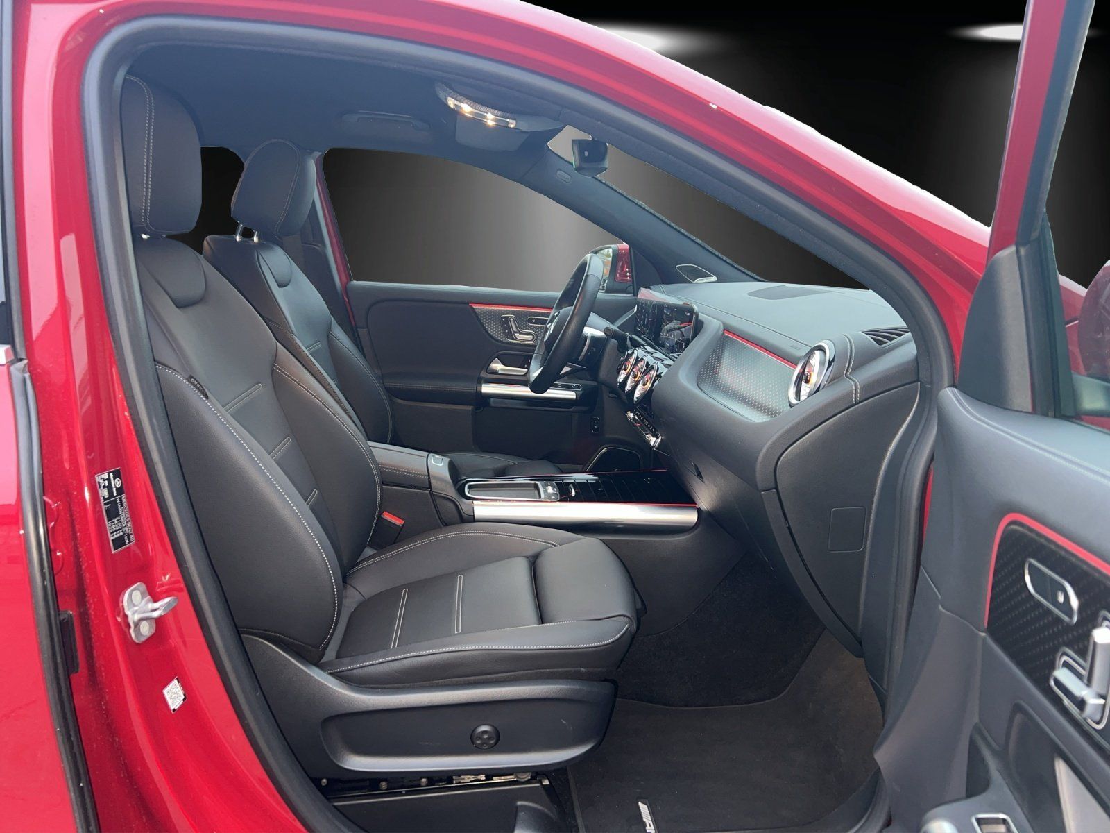 Fahrzeugabbildung Mercedes-Benz GLA 180 d+AMG-Line+DISTRONIC+Memory+Burmester