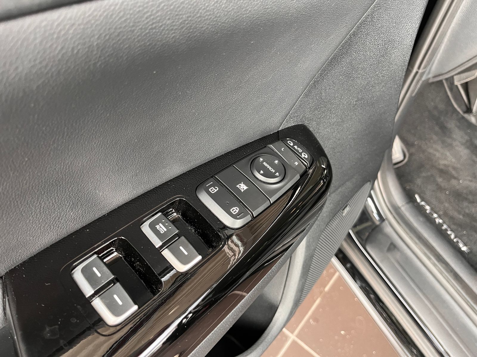 Fahrzeugabbildung Kia Sportage Black Edition 4WD JBL LED NAVI