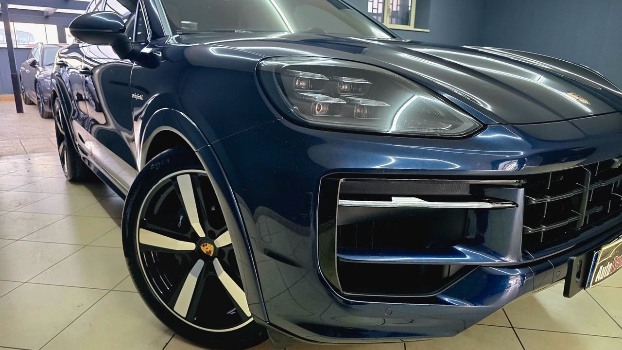 Porsche PORSCHE CAYENNE COUPE FACELIFT 3.0 E-HYBRID 470c imagem 3
