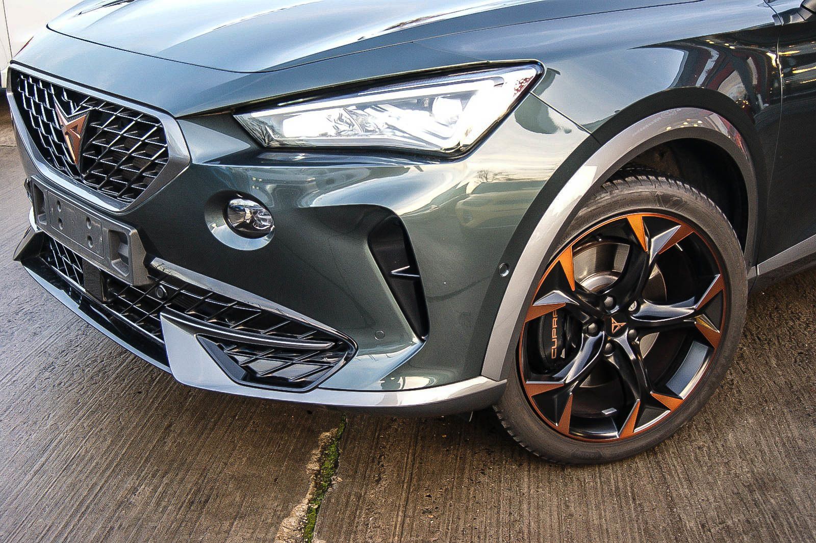 Fahrzeugabbildung CUPRA Formentor VZ 2.0i DSG DARK CAMOUFLAGE COPPER ACC