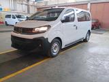 Opel Vivaro Kombi -e M*75kWh*9-SITZER*KAMERA*NAVI* - Opel Vivaro: Kleinbus