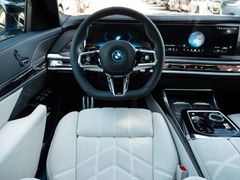 BMW M760 – 13 / 32