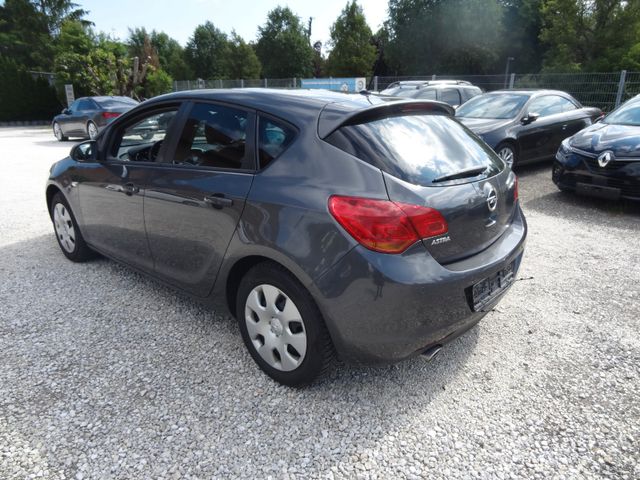Fahrzeugabbildung Opel Astra J Lim. 5-trg. Design Edition/2.Hd/Klima/