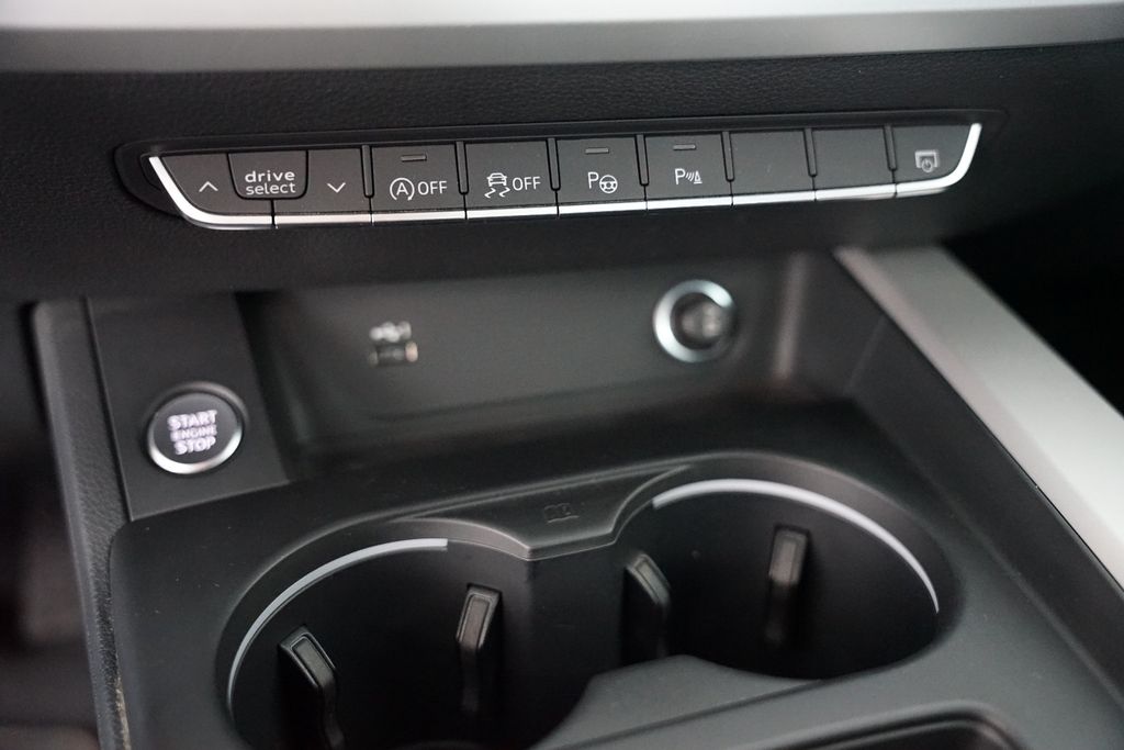 AUDI A4 Limousine 40 TFSI quattro advanced | AHK AUDI A4 Limousine 40 TFSI quattro advanced | AHK