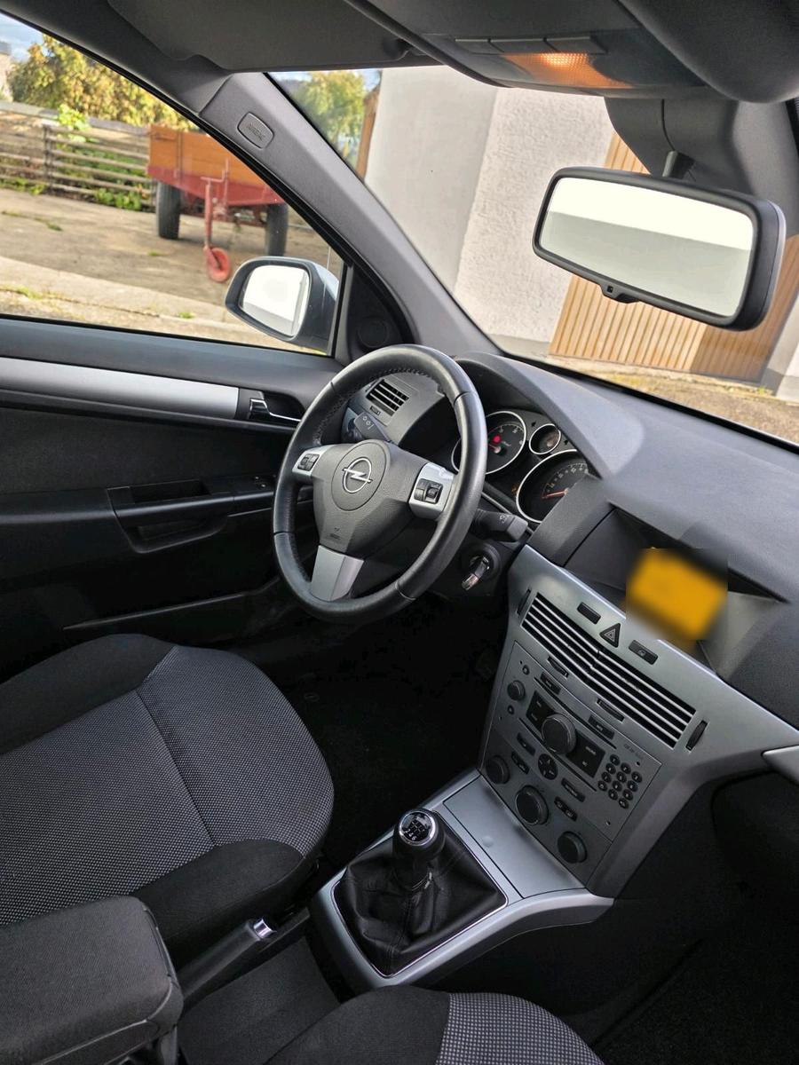 Opel Astra 2009 — photo 7