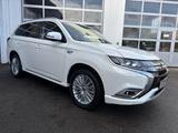 Mitsubishi Outlander 2.4 MIVEC PLUG-IN HYBRID 4WD Plus - Mitsubishi Gebrauchtwagen in Stuttgart
