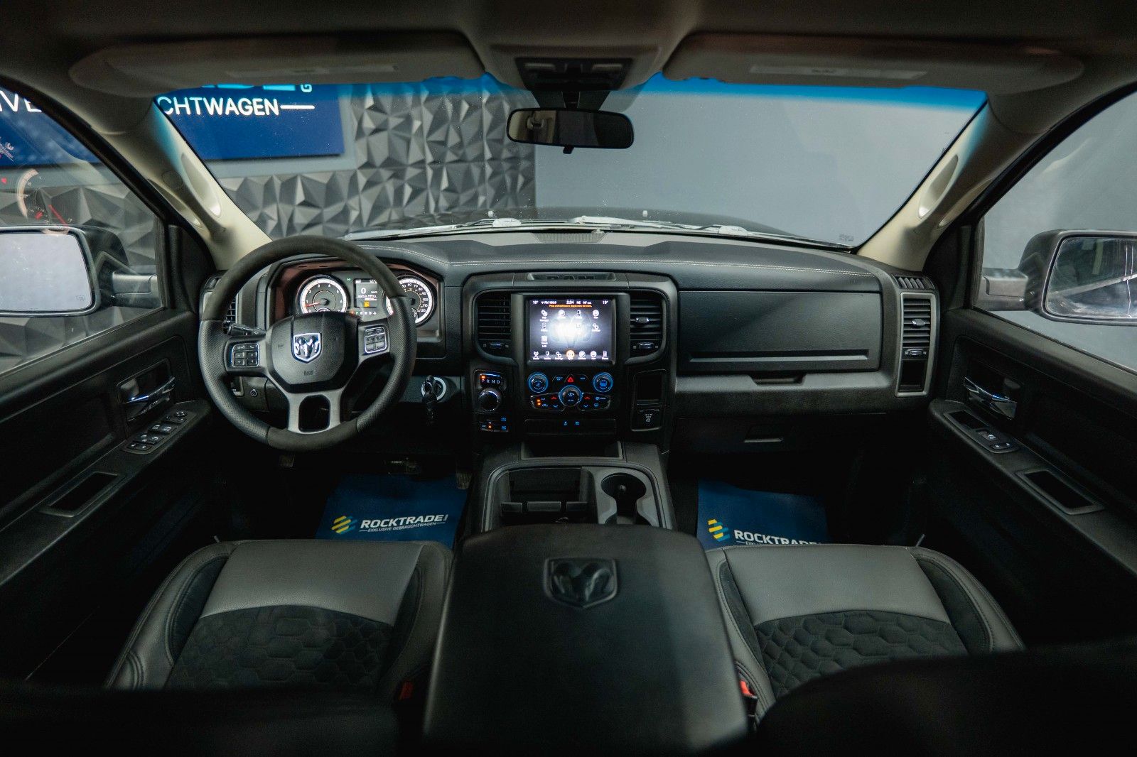 Fahrzeugabbildung Dodge RAM 5.7 V8 HEMI 4x4 Sport OFFROAD Night LONGBED