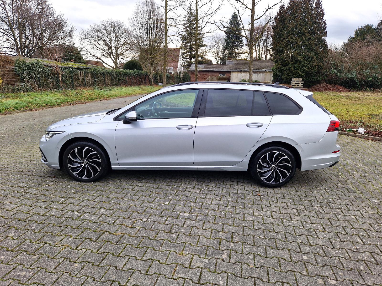 Volkswagen Golf VIII Variant LED NAVI PANO ACC VIRTUAL