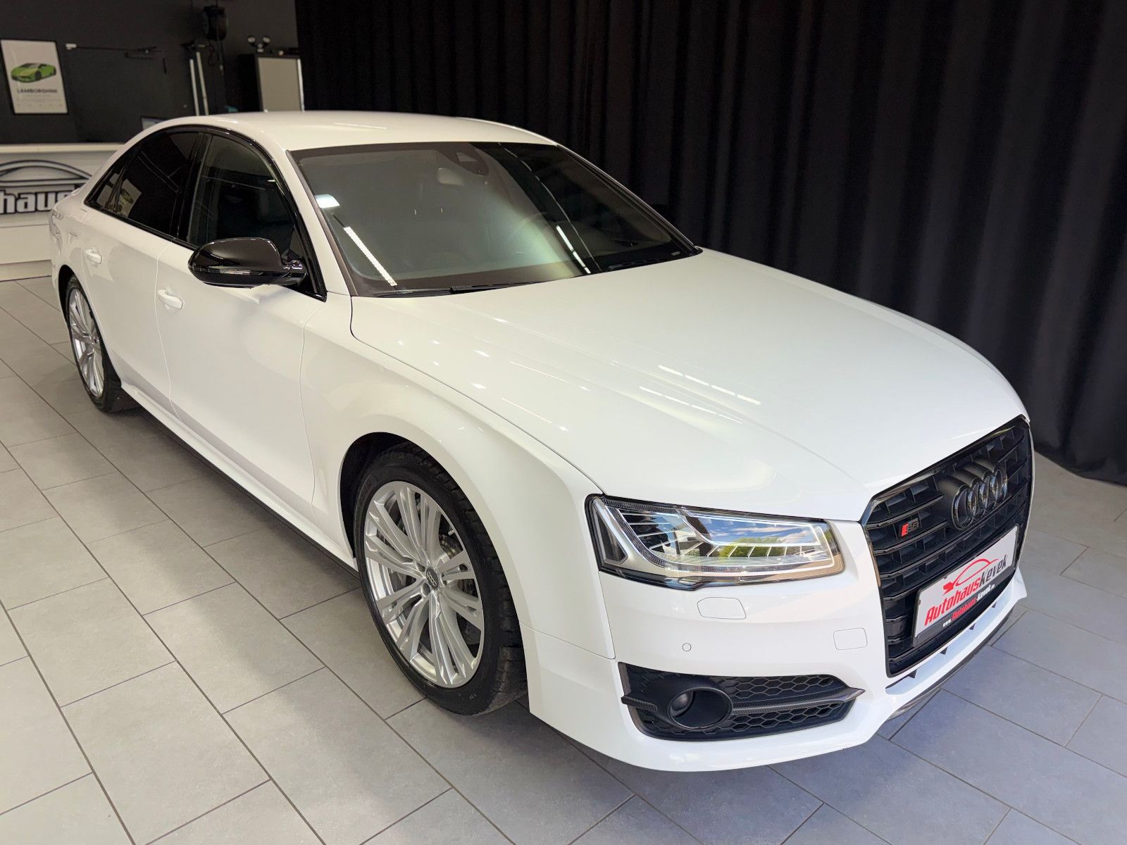 Fahrzeugabbildung Audi S8 4.0 TFSI quattro plus |KERAMIK|CARBON|MASSAGE