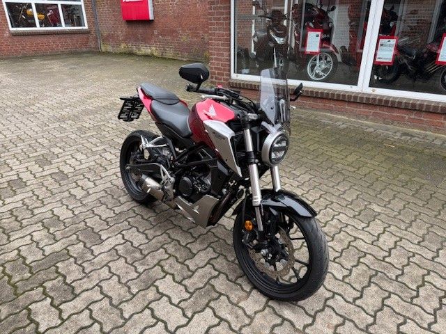 Honda CB125R mit Zubehör