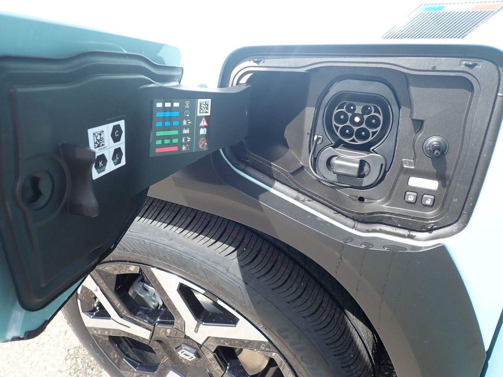 Fahrzeugabbildung Renault R 4 E-Tech elektrisch Techno "plein sud" 150 Com