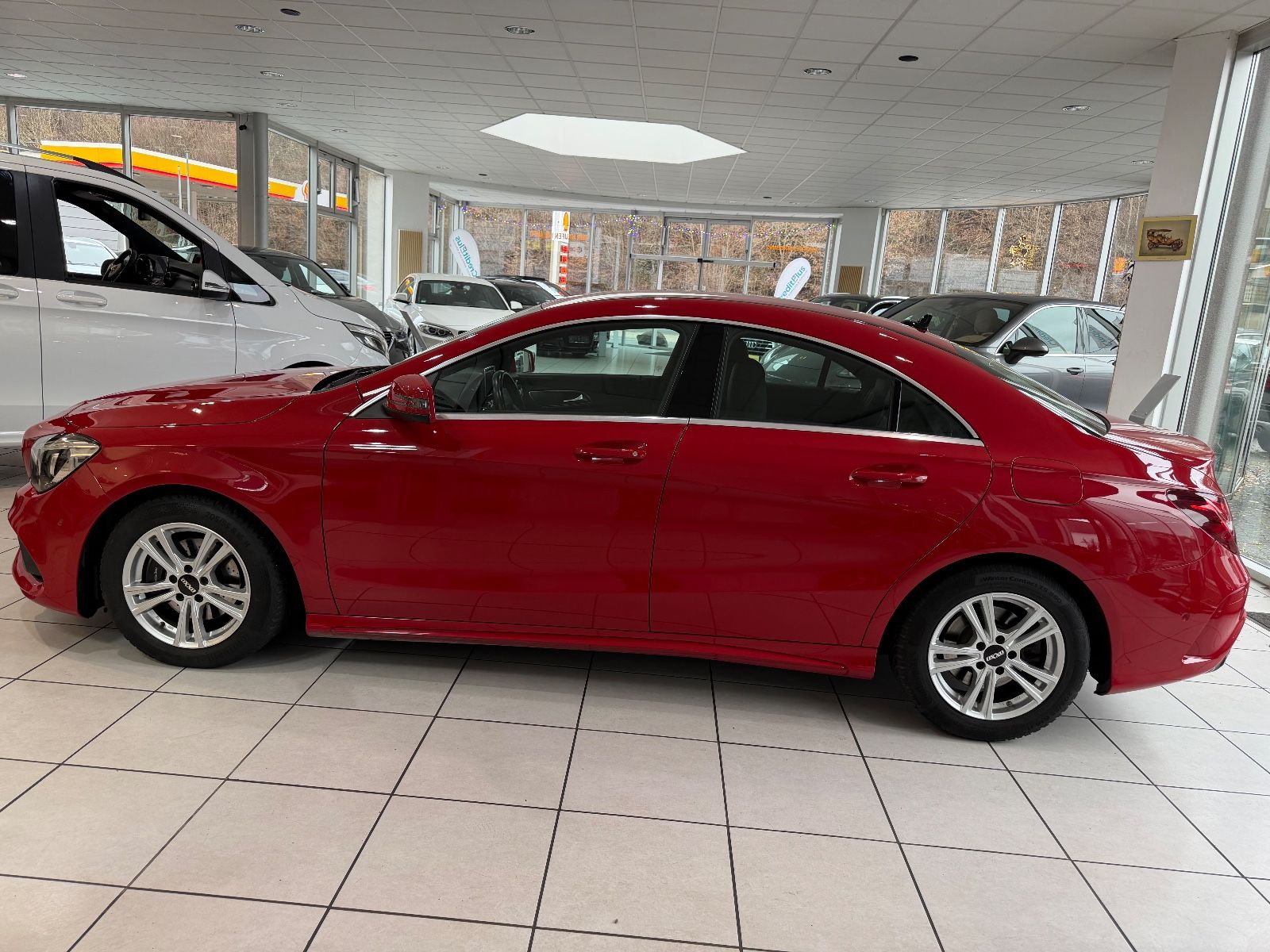 Fahrzeugabbildung Mercedes-Benz CLA 200 D AMG LINE / ROT