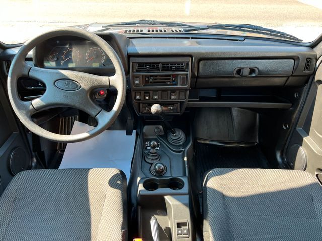 Fahrzeugabbildung Lada Taiga 4x4 Lada Niva AHK RADIO CD 1-HAND