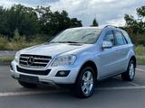 Mercedes-Benz ML 300*NAVI*BI XENON*KAMERA*SHZ*AHK*7G*GARANTIE - Mercedes-Benz aus 2010: Geländewagen