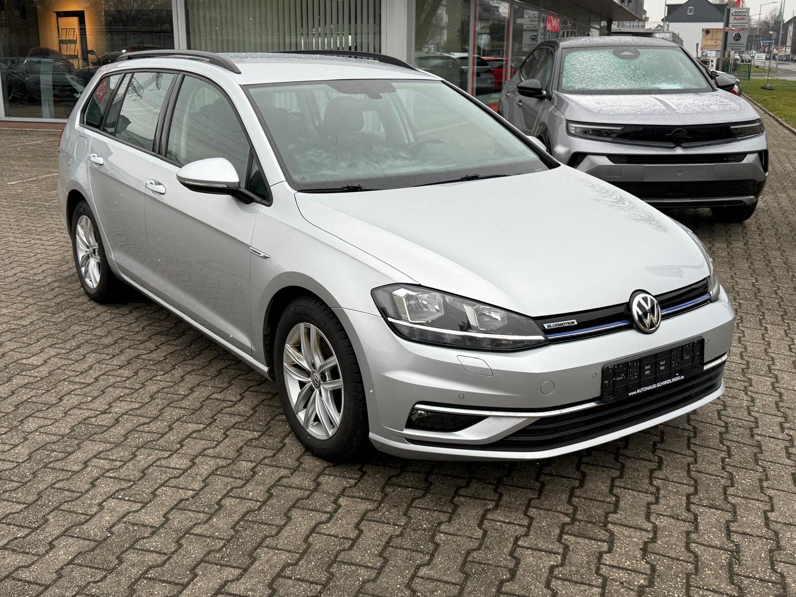 Volkswagen Golf 1.5 16V DSG Kombi Cam ACC APP Connect