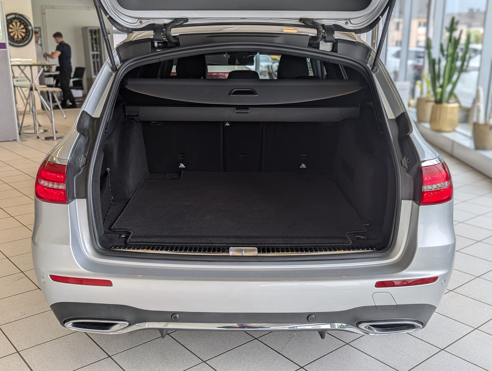 MERCEDES-BENZ E 220 d AMG StHz. Multibeam 360° Memory AHK 19" - Image 17