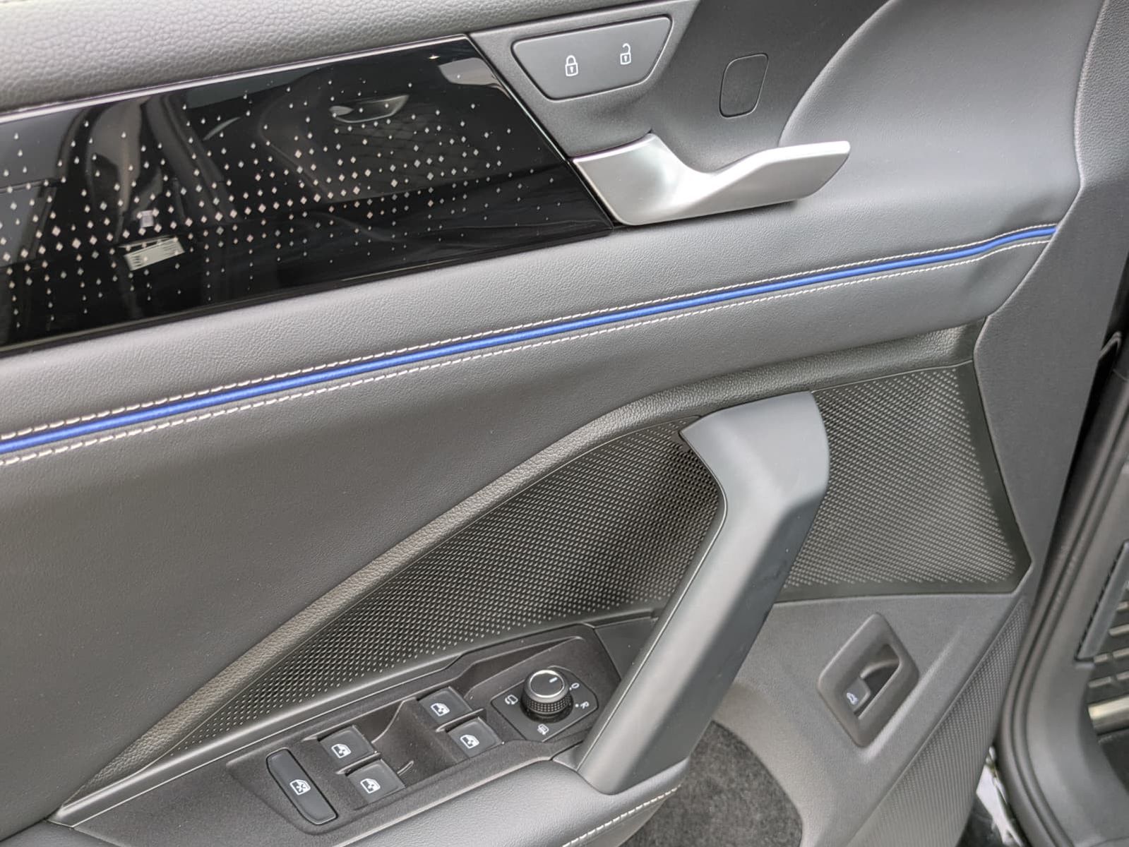 Fahrzeugabbildung Volkswagen Tiguan 2.0 TDI 4M R-Line PANO*H&K*AHK*MATRIX*20"