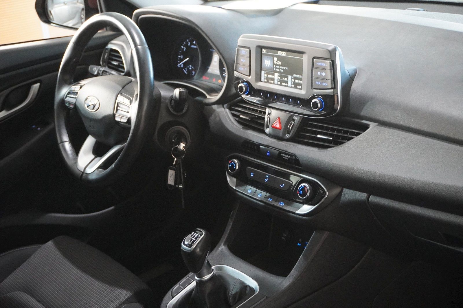 Fahrzeugabbildung Hyundai i30 LIM. 1.0 T-GDI SELECT LED/KLIMA/PDC/TEMP/USB