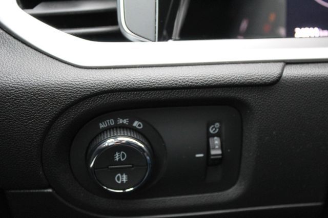 Fahrzeugabbildung Opel Grandland 1.2 Turbo Elegance 360,AHK,KlimaA,LED