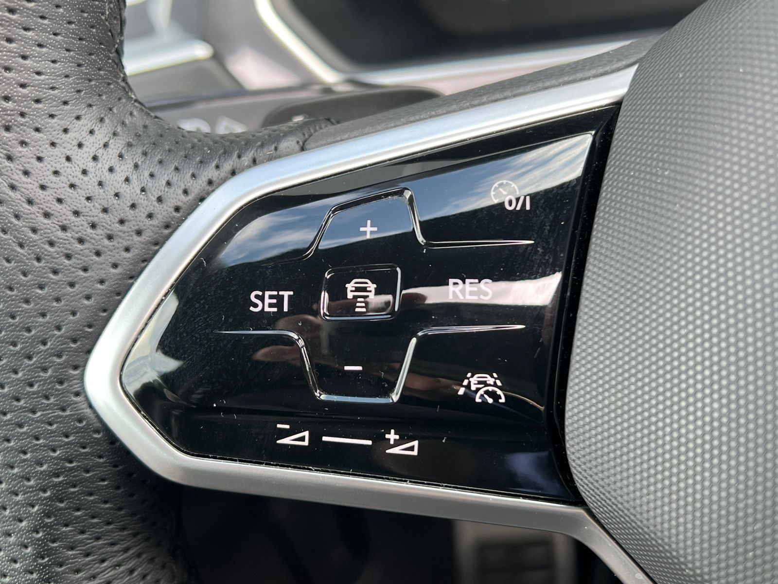 Fahrzeugabbildung Volkswagen Tiguan Allspace R-Line 2.0 TDI DSG 4MOTION *AHK,