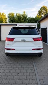Audi SQ7 Panorama/Bose/Carbon/Luftfahrwerk/AHK - weiße Audi SQ7