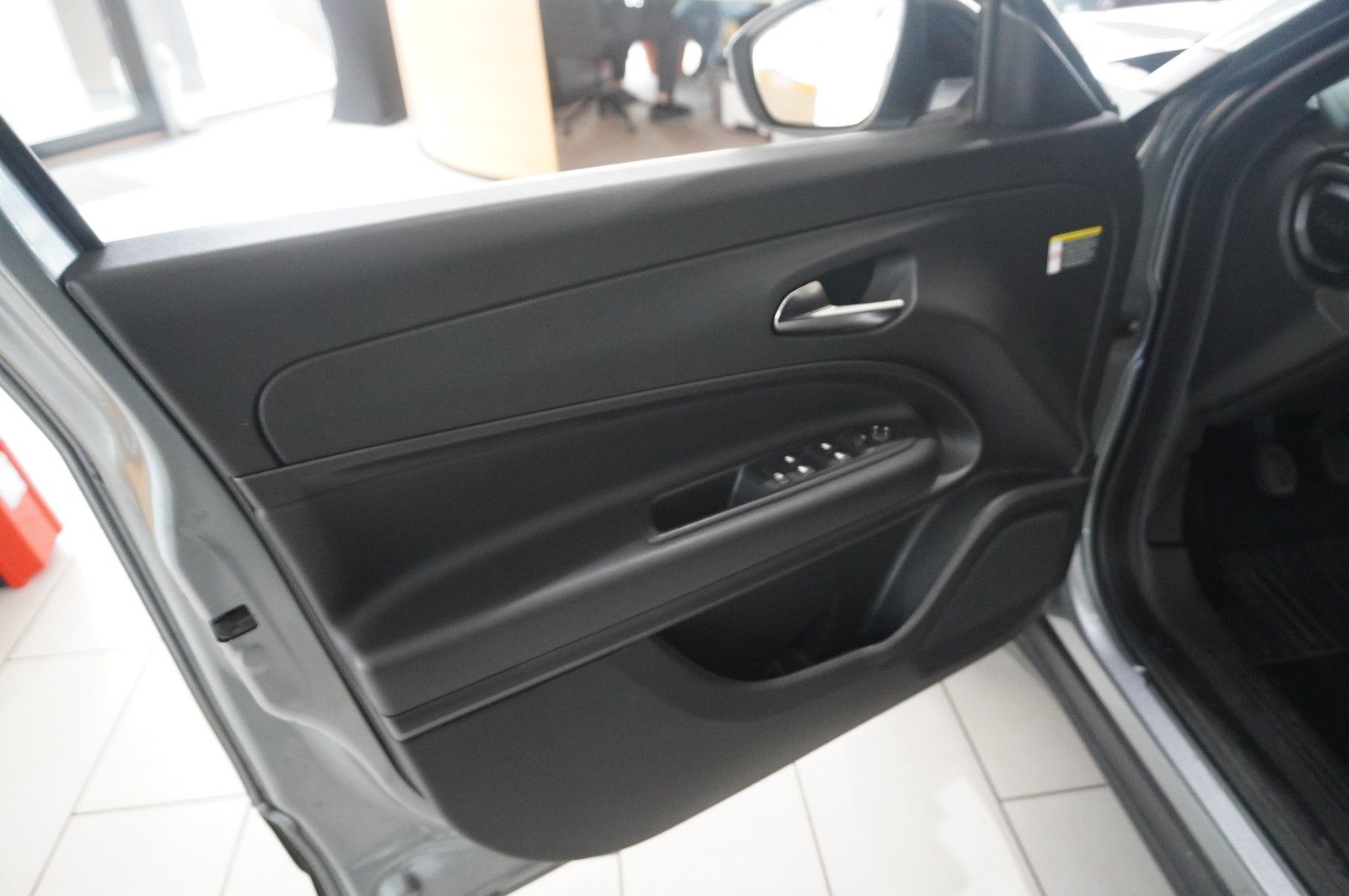 Fahrzeugabbildung Jeep Avenger 1.2 ALTITUDE MY25 NAVI/LED/KAMERA/SH/JBL