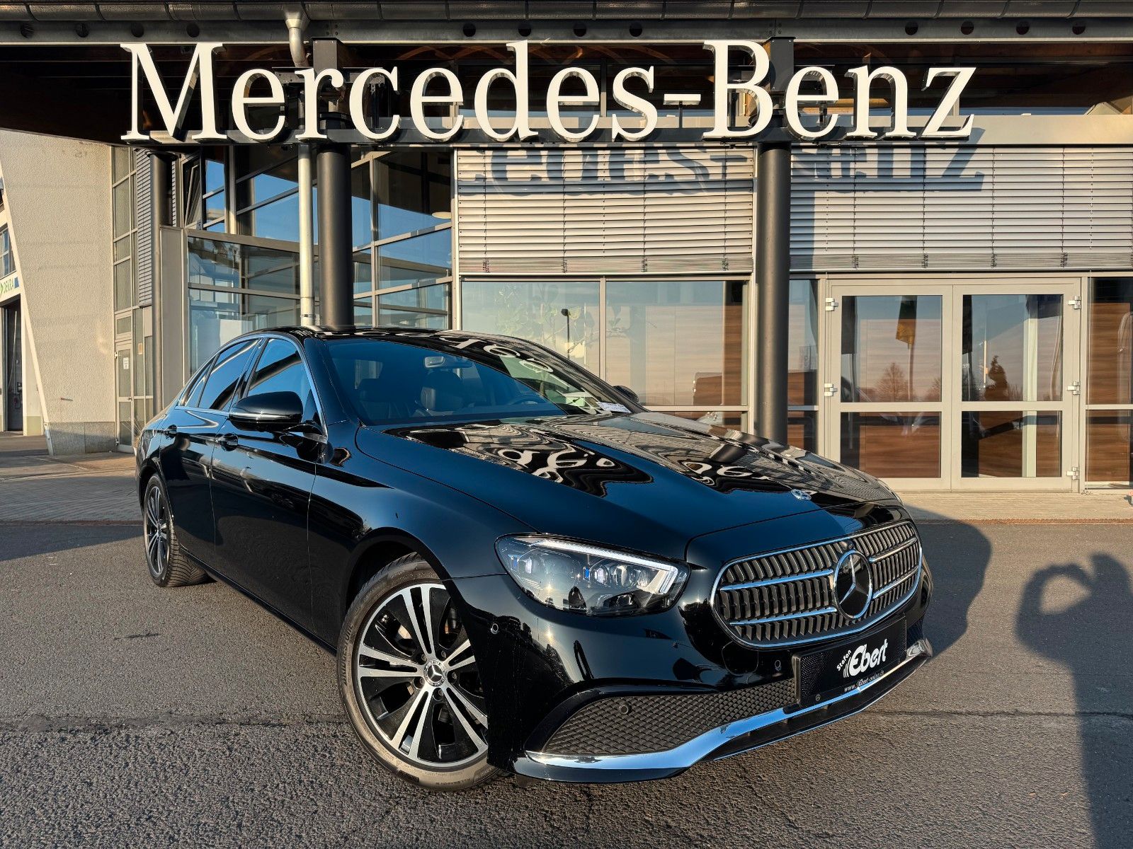 Fahrzeugabbildung Mercedes-Benz E 220d Avantgarde+Pano+AHK+DistrPlus+MultiBeam+
