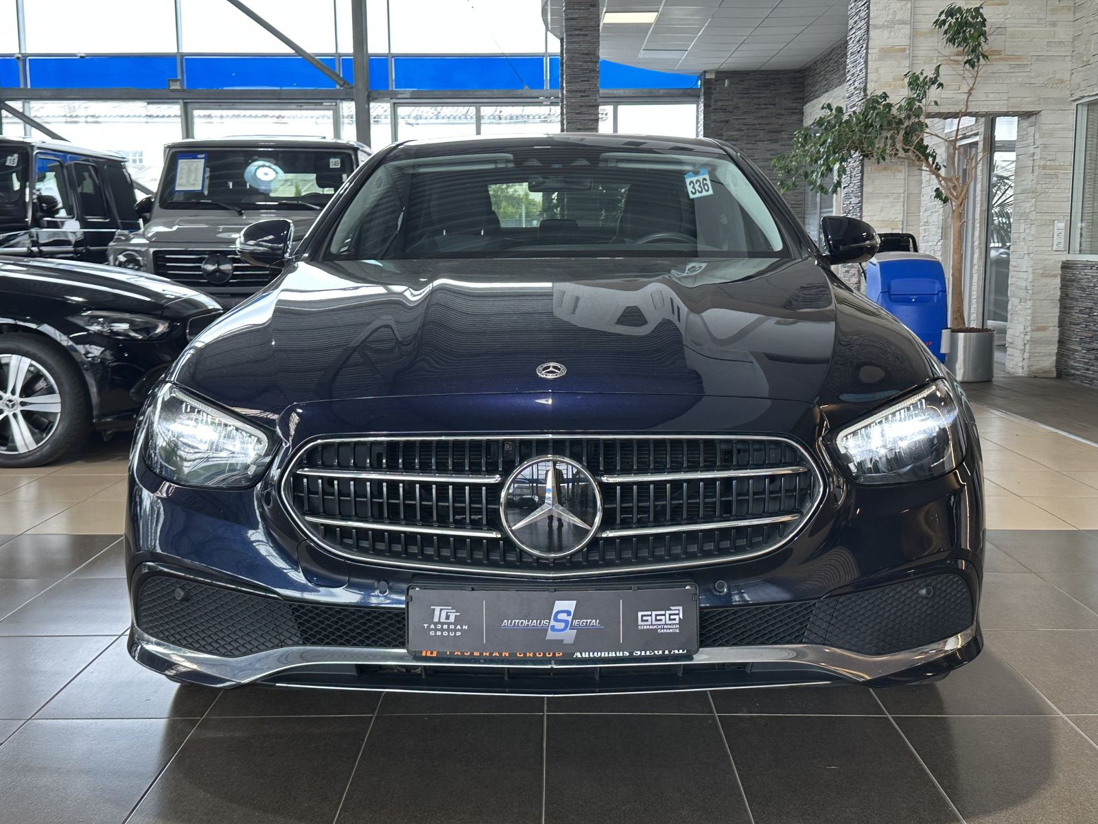 Mercedes-Benz E 300 e Avantgarde R.Cam Navi Ambiente ACC SHZ imagem 2