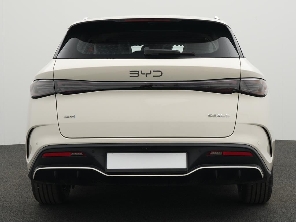 BYD SEAL 6