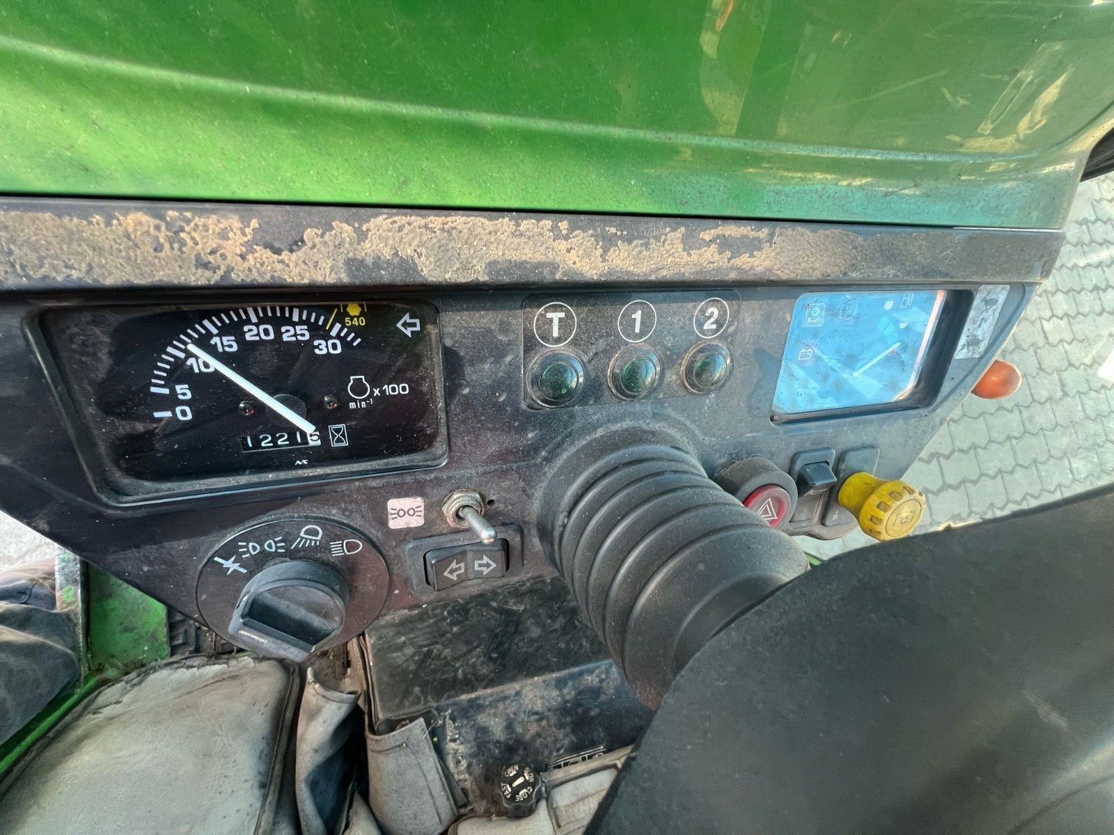Fahrzeugabbildung John Deere 4010 / Allrad / Frontlader / Salzstreuer /