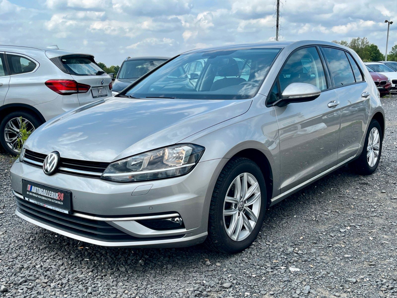 Fahrzeugabbildung Volkswagen Golf VII 1.0 Lim. Comfortline DSG Navi PDC 1.HD