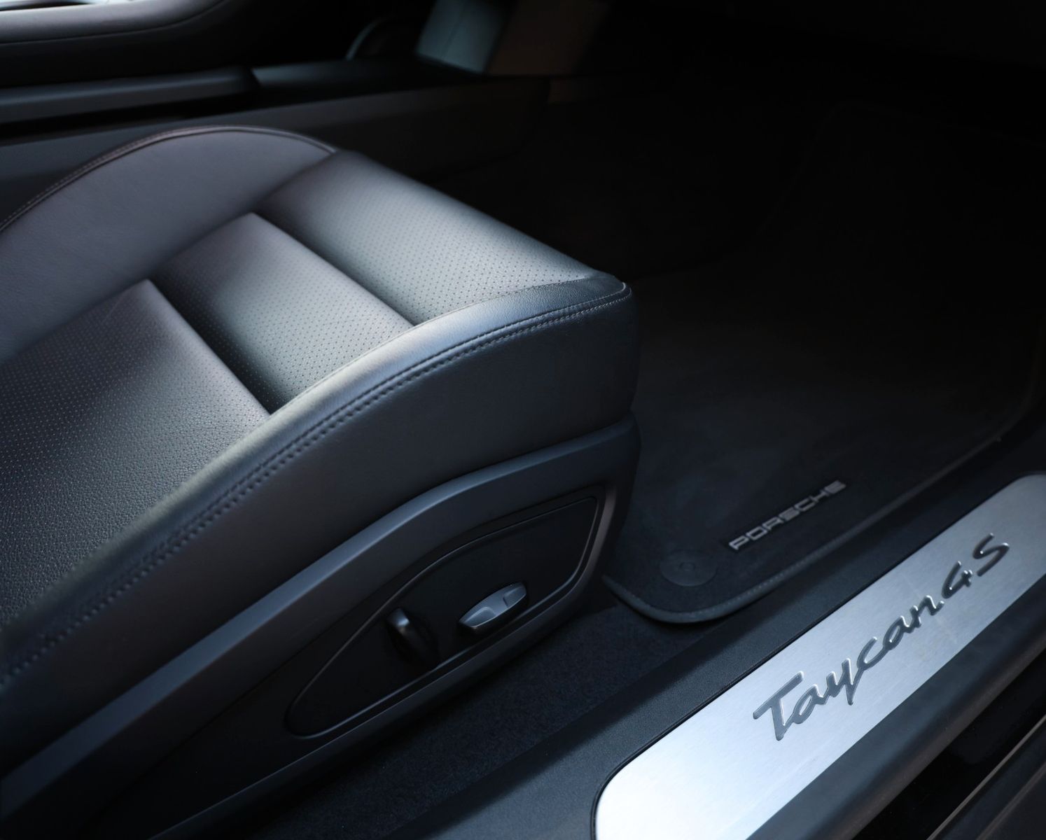 Porsche Taycan 4S Luftfederung Porsche-Service DAB 21'' foto 10