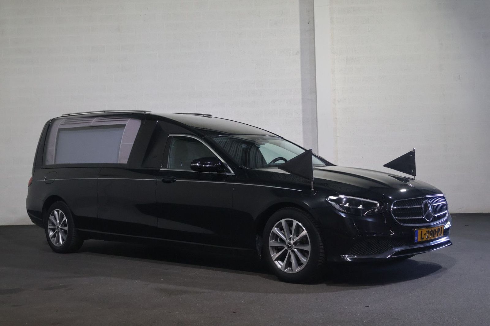 Mercedes-Benz E 200 T Bestattungswagen Leichenwagen imagem 3