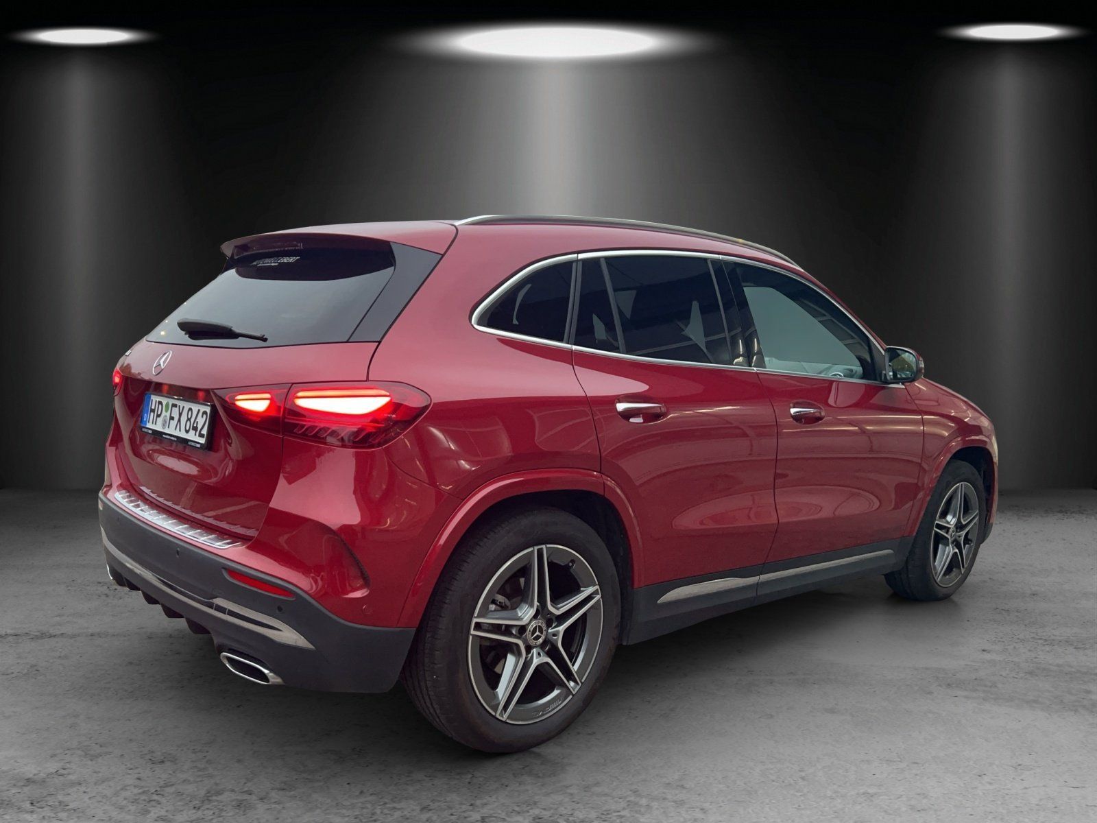 Fahrzeugabbildung Mercedes-Benz GLA 180 d+AMG-Line+DISTRONIC+Memory+Burmester