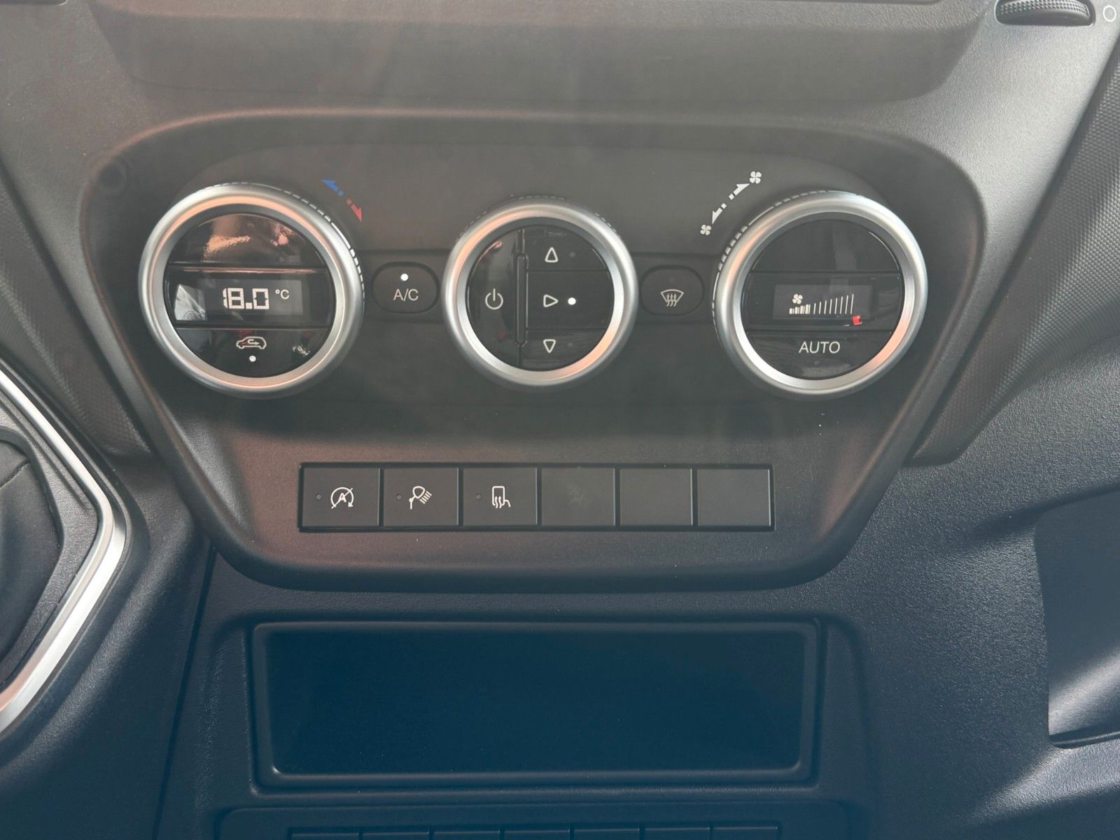 Fahrzeugabbildung Iveco Daily 35S16HA8 V Kühlkastenwagen *R 3520 mm*Navi