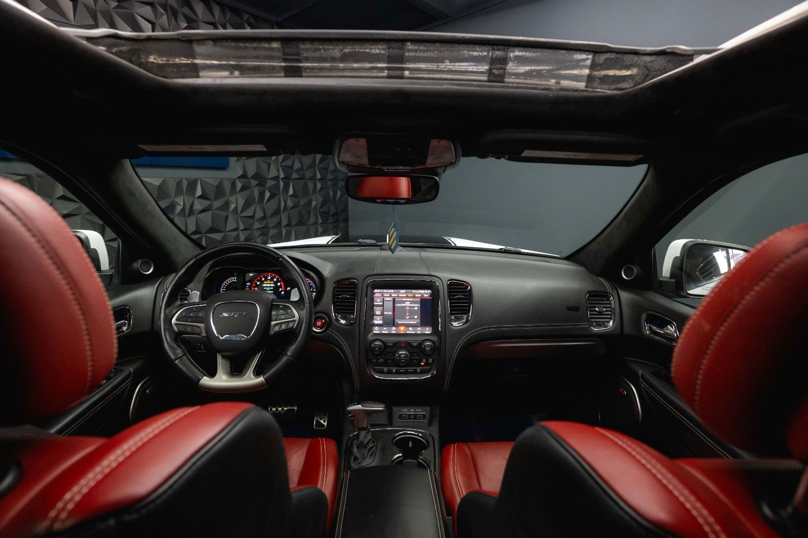 Fahrzeugabbildung Dodge Durango 6.4 V8 SRT Performance 4x4 Night-Paket