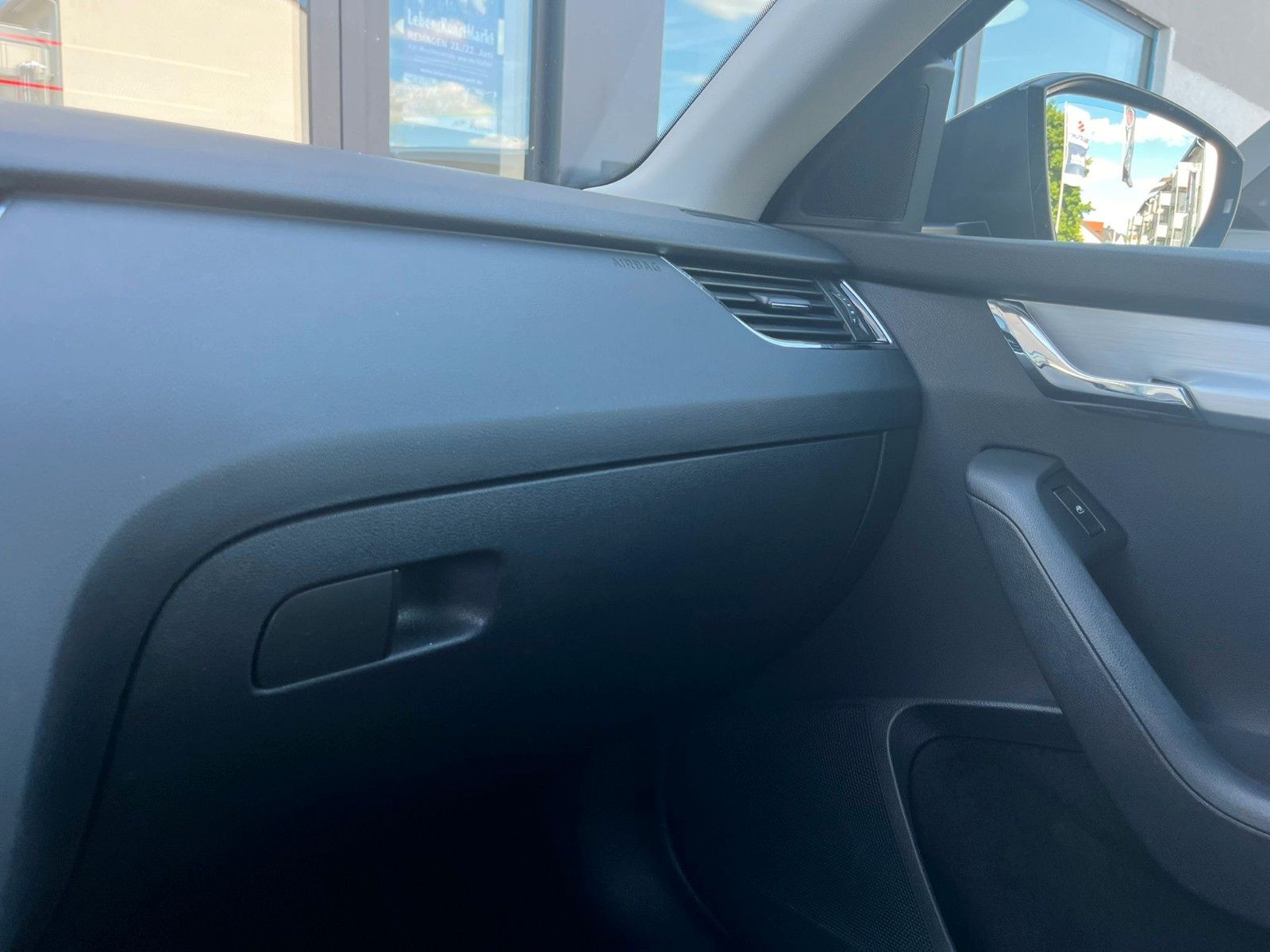 Fahrzeugabbildung SKODA Octavia 1.4 TSI Combi Drive*RFK*AHK*PDC*LED*