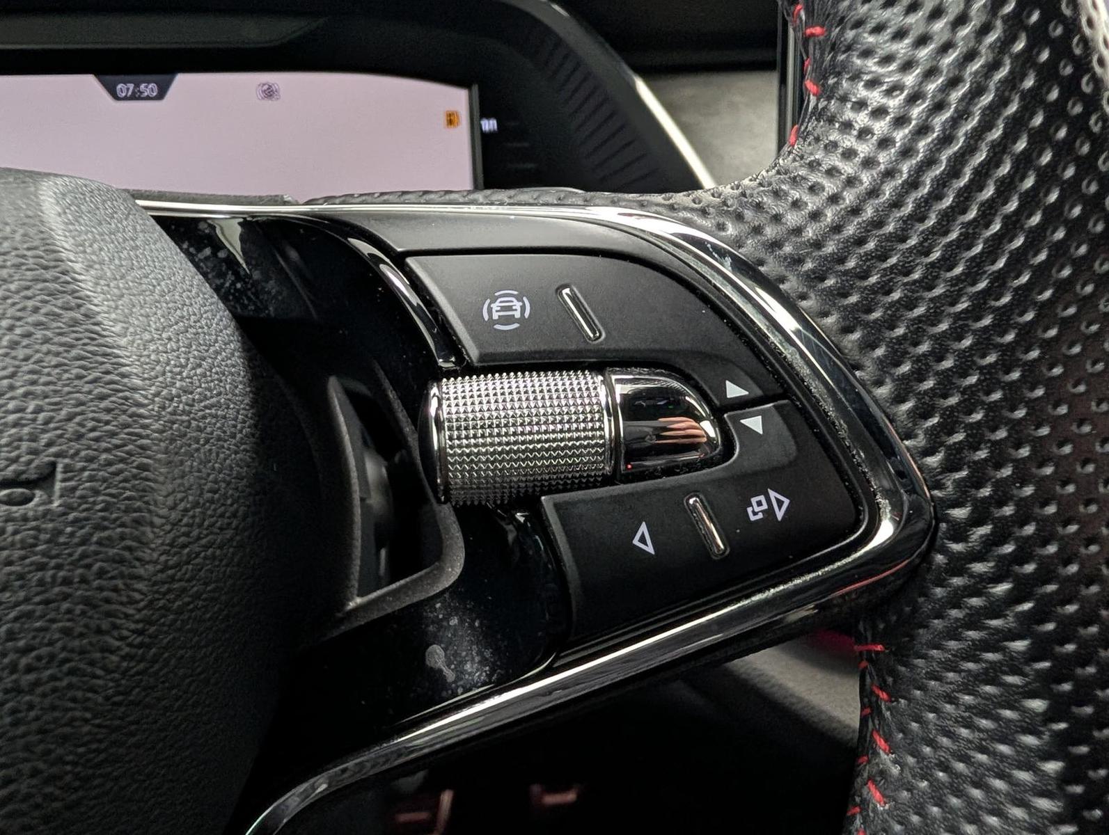 Skoda Octavia 2.0 TSI RS Matrix HuD Navi AHZV RFK Alu1, миниатюра 25