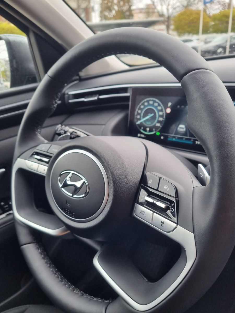 Fahrzeugabbildung Hyundai TUCSON HEV 1.6 T-GDi 2WD ASSI NAVI elek. Heckklp