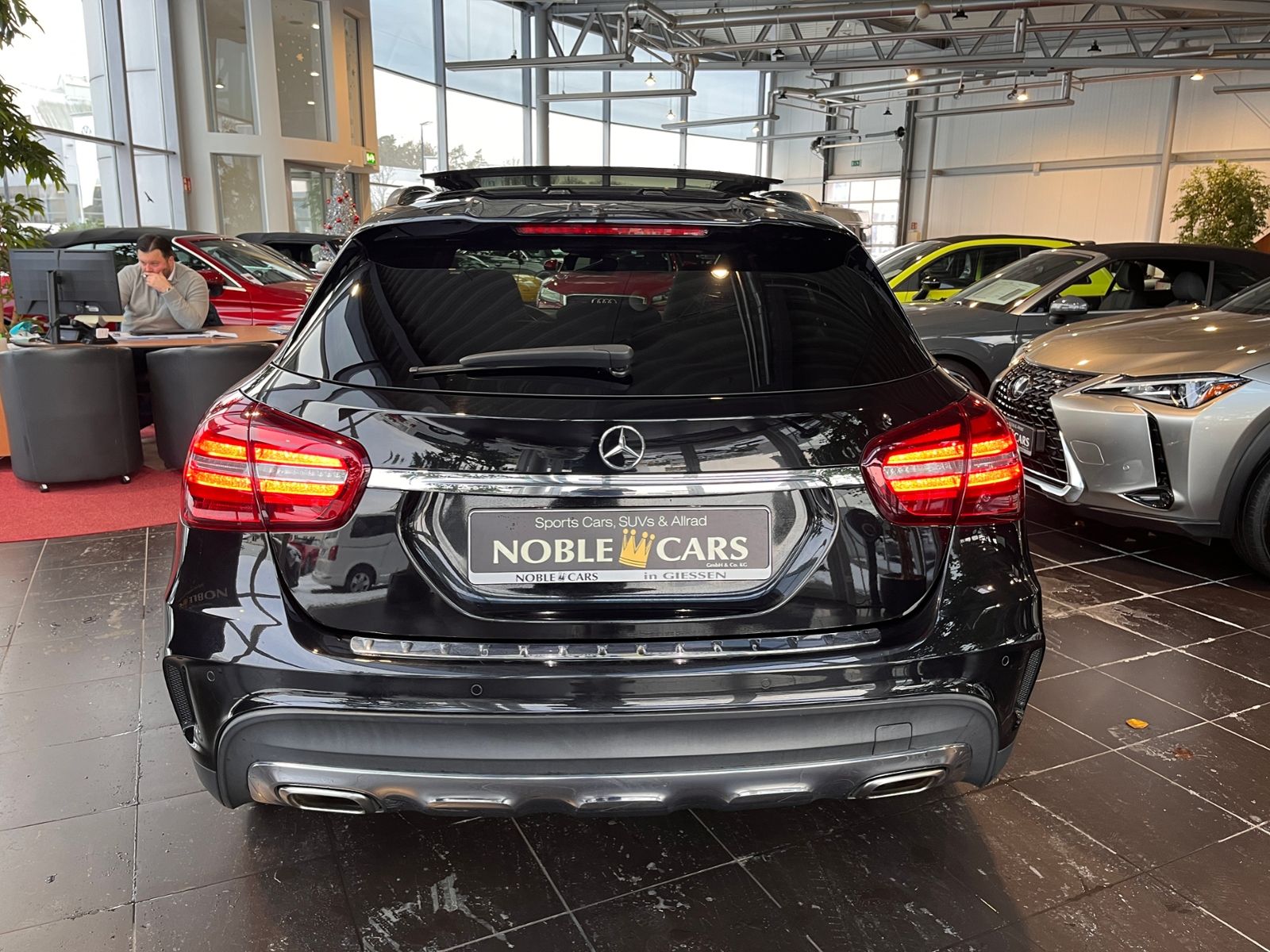 Fahrzeugabbildung Mercedes-Benz GLA 250 4Matic AMG Line AHK PANO RFK 19"