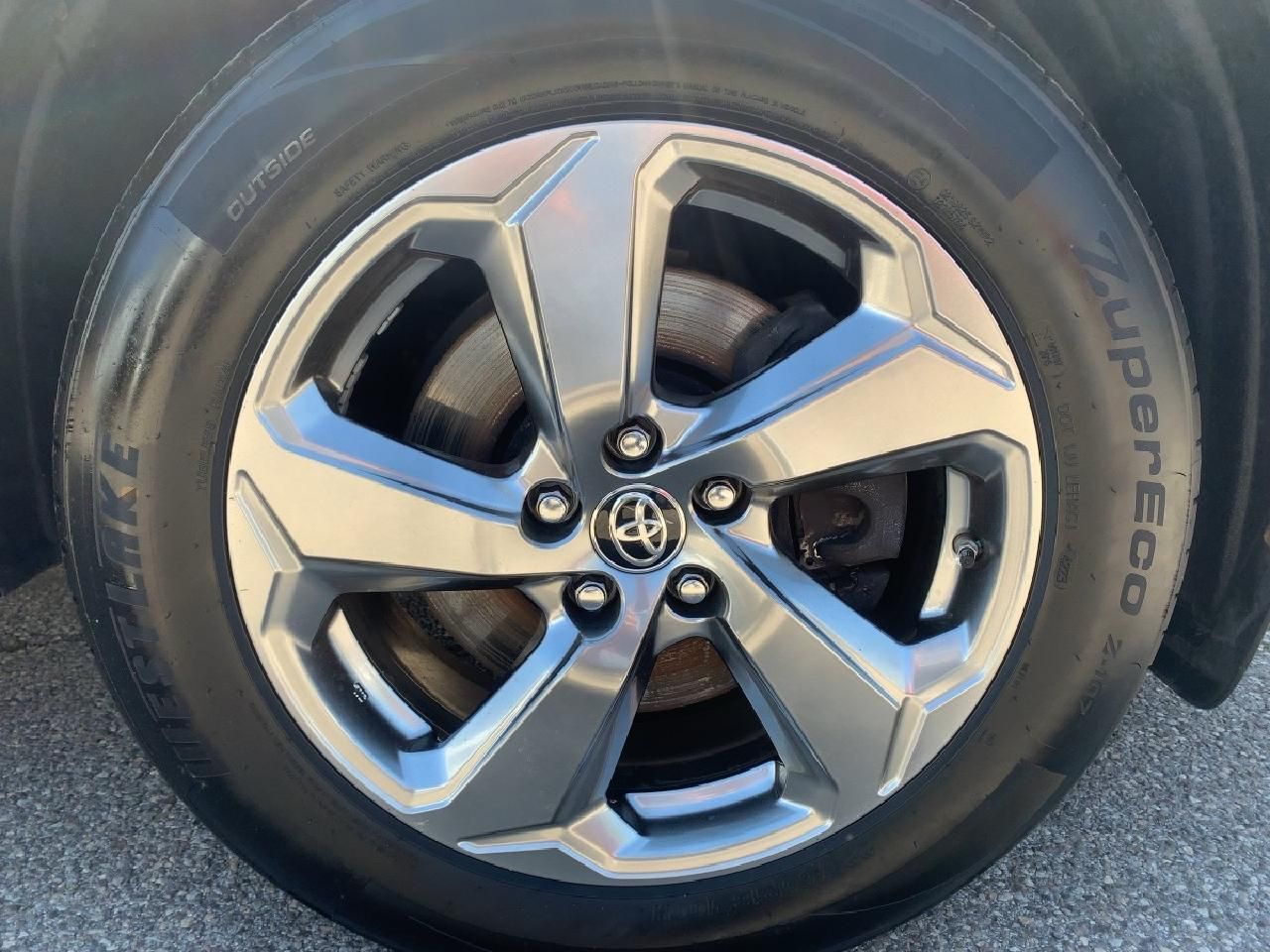 Fahrzeugabbildung Toyota RAV 4 2,5l Hybrid 4x4 Lounge